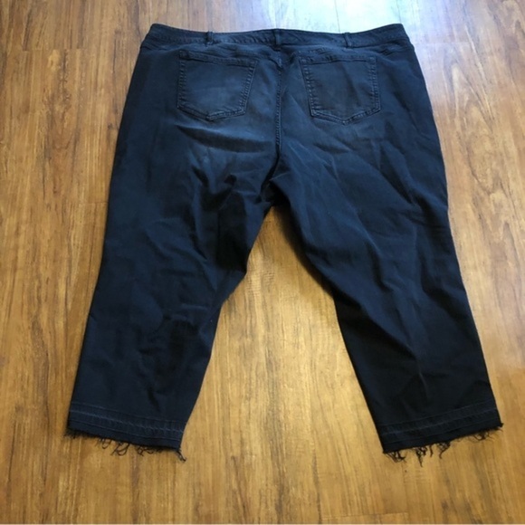 Torrid distressed Jeans 26 very good condition raw hem - Picture 3 of 7